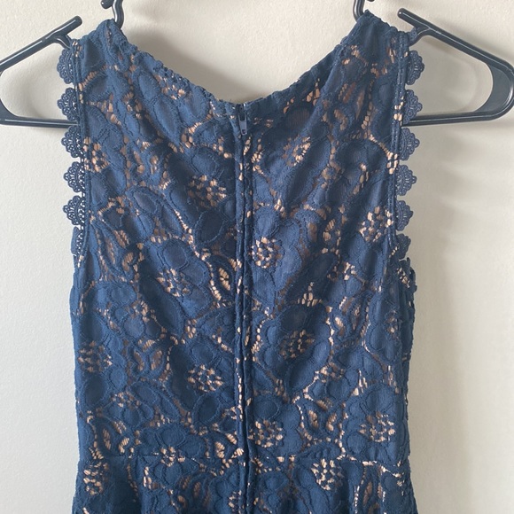 Cocktail navy blue lace dress. Jodi Kristopher - Picture 4 of 4